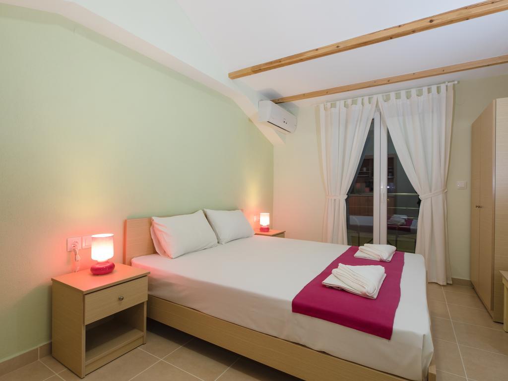 Petite Sirene Studios Paralía Chambre photo